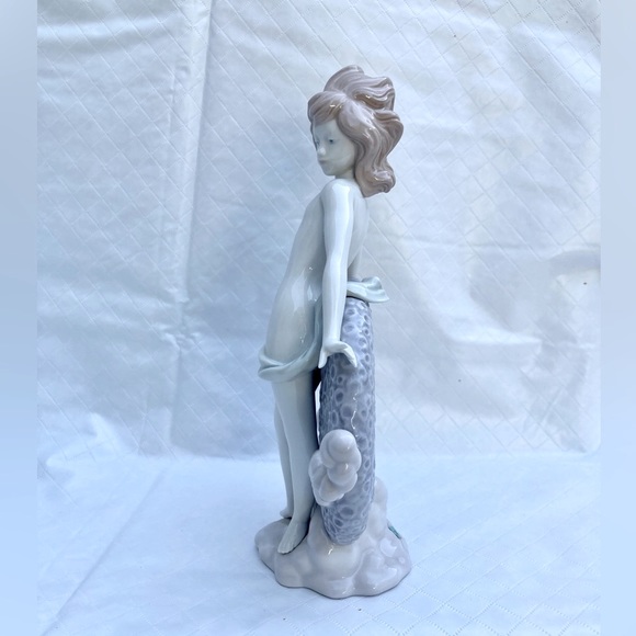 NEW - in Box, Lladro No. 1435 Luna Nueva (retired 1987) perfect condition,$300. - Picture 3 of 8